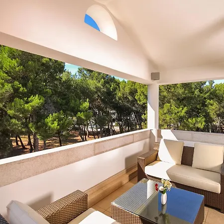 Chiuso 5 * Pula